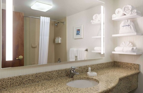 Airport Township Hotel | Wingate by Wyndham St. Louis Airport
