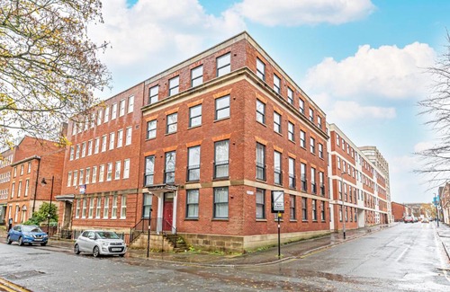 Preston Apartment | Winkley House by Guestz