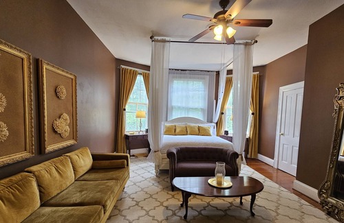 Madison Heights Bed & Breakfast | Winridge Manor B&B