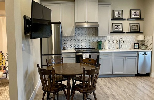 Crestview Apartment | Winstead Walkup - North Central Austin, Crestview