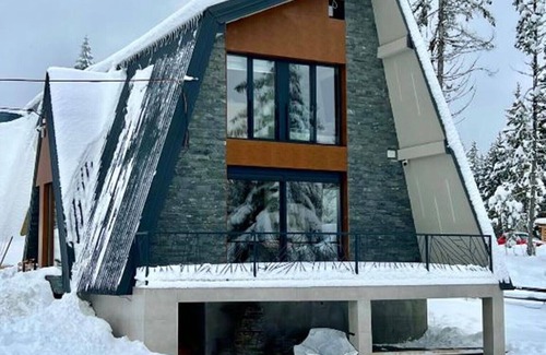 Kasidoli Cottage | Winter House TT - Modern Two Bedroom Cottage