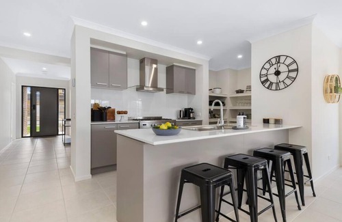 Delacombe Apartment | Winter Valley Retreat - Palatial Pad in the Valley!