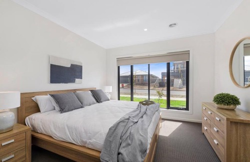Delacombe Apartment | Winter Valley Retreat - Palatial Pad in the Valley!