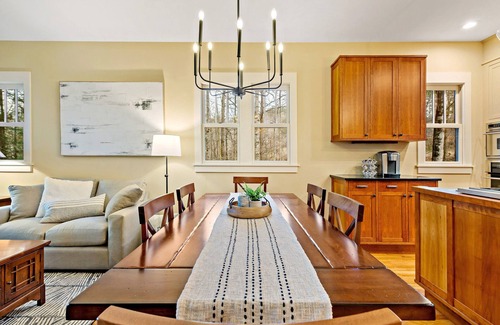Cheshire House | Winterberry Cottage | Treetop Balcony | Village of Cheshire | 5 Min to Downtown Black Mtn!