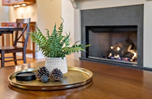 Cheshire House | Winterberry Cottage Treetop Balcony and 5 Min to Downtown Black Mtn!