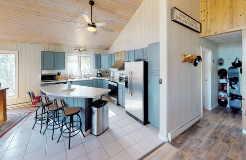 Winter Park Highlands House | WinterPark Chalet-3br/2ba. 2decks/hottub/mtn views. Skiing/Hiking/Biking nearby.