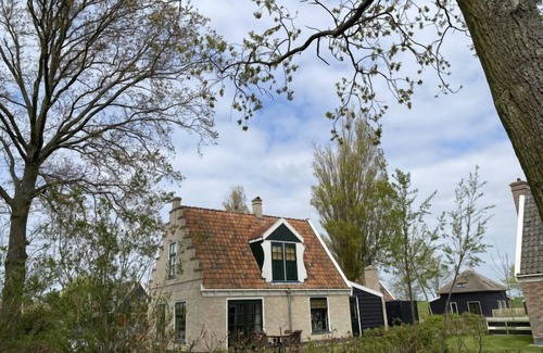 Hippolytushoef House | Wiringherlant by Interhome