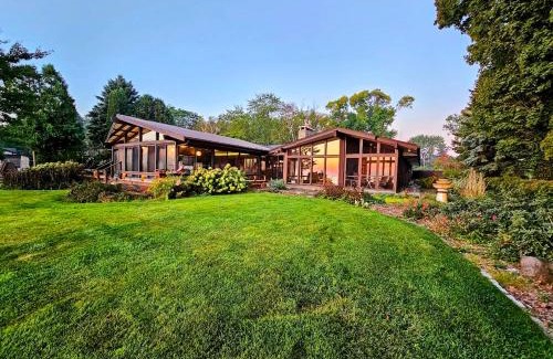Racine Villa | Wisconsin Lake Escape
