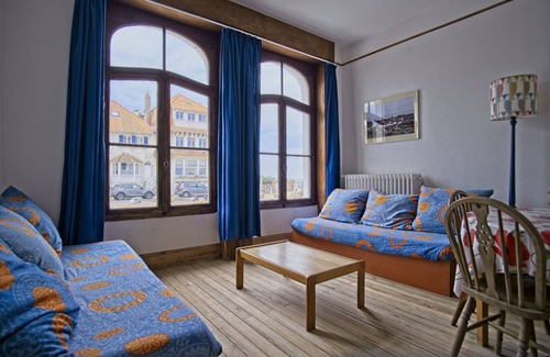 Wissant Apartment | WISSANT Apartment with sea view on a pretty Square 1900