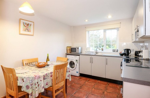 King's Lynn Cottage | WISTERIA COTTAGE, pet friendly, character holiday cottage in Gayton