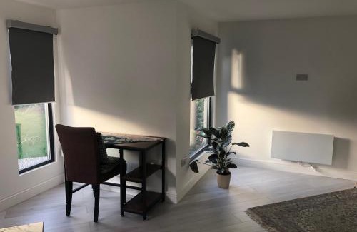 Brunel House | Wisteria en-suite guest room