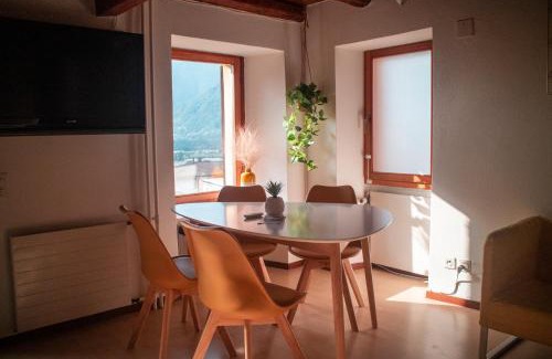 Cadenazzo Apartment | Wisteria House - Holiday Apartment