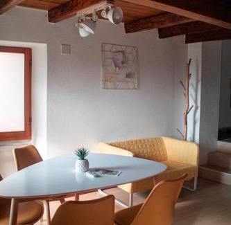 Cadenazzo Apartment | Wisteria House - Holiday Apartment