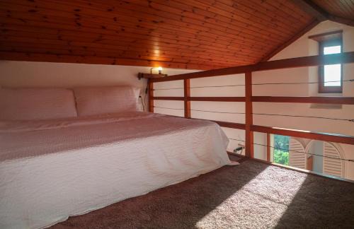 Cadenazzo Apartment | Wisteria House - Holiday Apartment