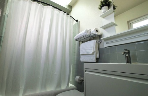 Miramar Apartment | With Balcony | For Family & Friends | Free Parking | Near The Beach