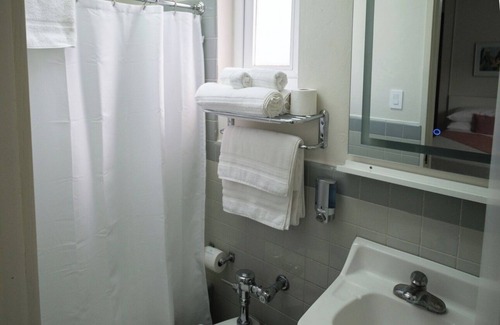 Miramar Apartment | With Balcony | For Family & Friends | Free Parking | Near The Beach