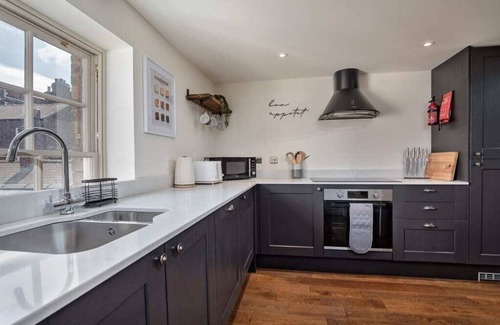 Sheffield City Centre Apartment | With Parking -Historic-Charm,City Centre-Modern Comfort