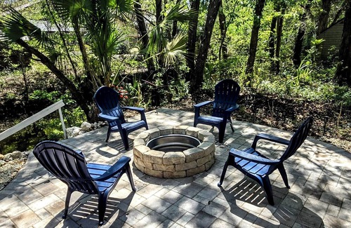Inglis House | Withlacoochee River, 2/2,pet friendly, sleeps 6, fishing, scalloping, boating.