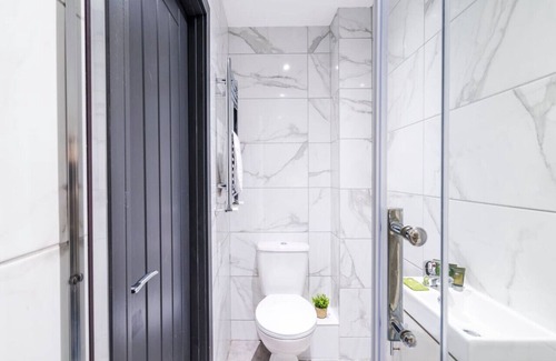 Forest Fields Apartment | Wiverton Apt #1 - Central Location - Free Parking