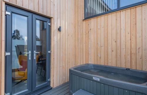 Frampton Resort | Woad Mill Lakeside Lodges