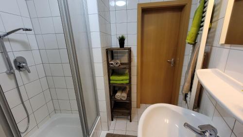 Oberhof Apartment | Wohlfühl-Ferienwohnung mit Tiefgarage im Grünen