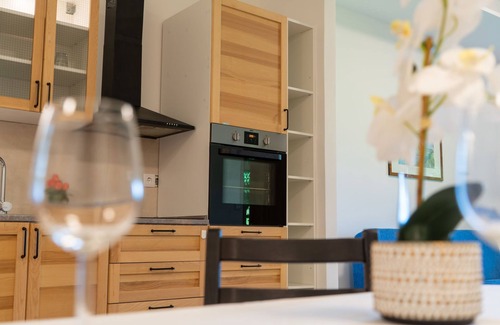 Strobl Apartment | Wohnung Garten 2 Seeblick by Interhome