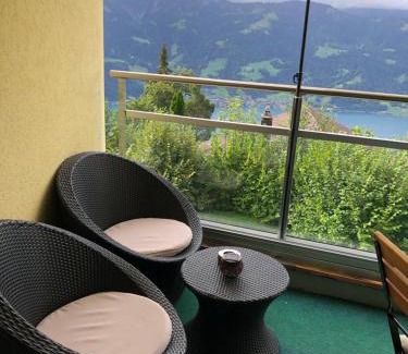 Beatenberg Apartment | Wohnung mit See und Bergsicht im vier Sterne Hotel