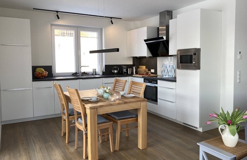 Schwerin Apartment | Wohnung Seebrise Komfort - Ferienwohnung mit Terrasse und Garten