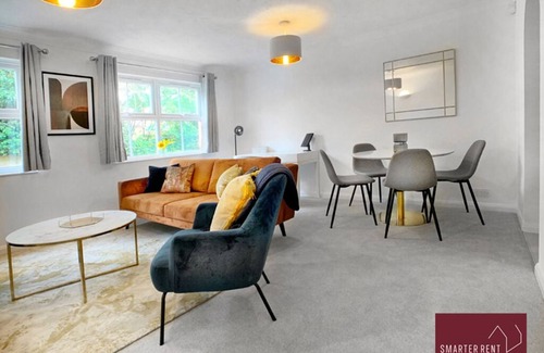 Wokingham Apartment | Wokingham - 2 Bedroom Maisonette - With Parking