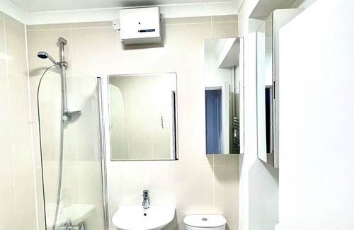 Wokingham Apartment | Wokingham Stylish and Spacious 3 Bedroom Townhouse 35