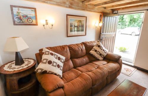Horncastle House | Woldsend Cottage