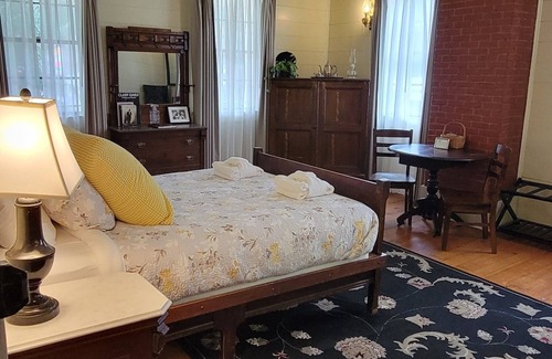 Wolf Creek House | Wolf Creek Inn & Tavern