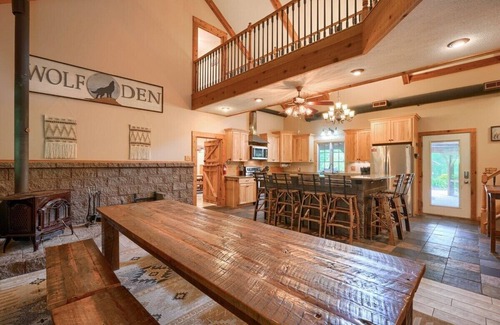 Logan Cabin | Wolf Den | Indoor Pool