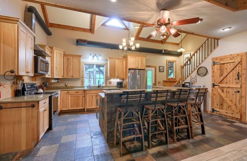Logan Cabin | Wolf Den | Indoor Pool
