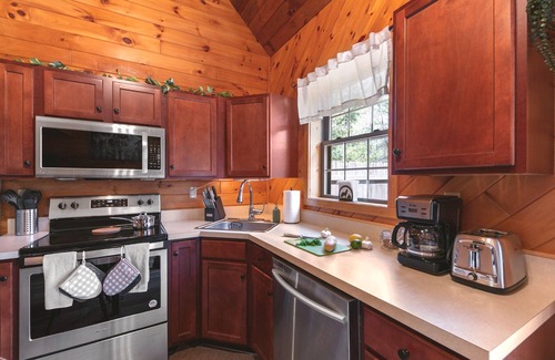 Broadalbin Cabin | Wolf Lair - scenic Adirondack cabin escape + lake access