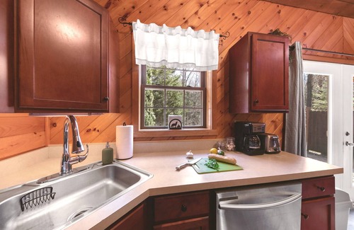 Broadalbin Cabin | Wolf Lair - scenic Adirondack cabin escape + lake access