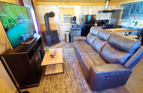 Noblesville House | Wolf's Cabin-Walk to Downtown Noblesville