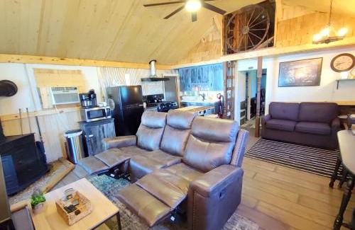 Noblesville House | Wolf's Cabin-Walk to Downtown Noblesville