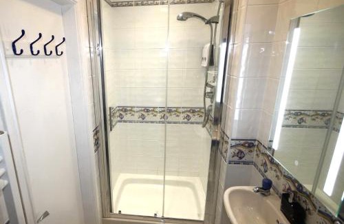 Bramcote House | Wollaton Park Hideaway