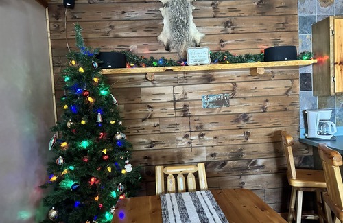 Lake Arrowhead Cabin | Wolves Den- Lakefront Cabin w/Private Hot Tub