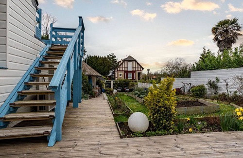 Merville-Franceville-Plage House | Wonderful private villa for 10 people with WIFI, TV, terrace, pets allowed and parking
