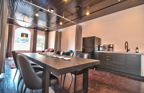 Honesdale House | Wonder Honesdale-3rd floor-9 bed-6 baths–sleeps 20