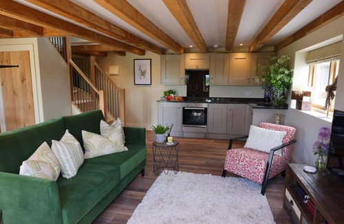 Quedgeley House | Wonderful villa for 2 guests with WIFI, terrace and pets allowed