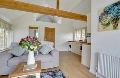 Mersham Cottage | Wonderful 1 bedroom cottage near Port Lympne Wild Animal Park and Canterbury