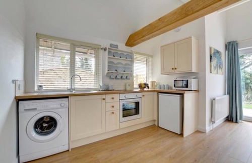 Mersham Cottage | Wonderful 1 bedroom cottage near Port Lympne Wild Animal Park and Canterbury