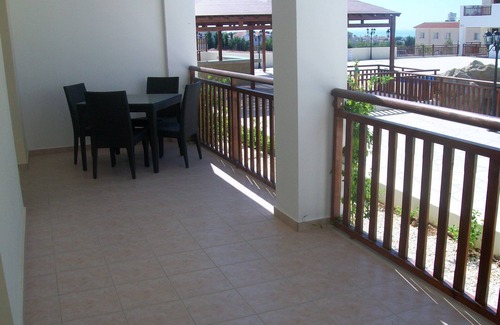 Peyia Town Apartment | Wonderful 2 bedroom ground level poolside apartment, 3 pools, FREE WIFI