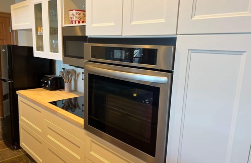 Northeast Bellevue Apartment | Wonderful 3-bd on lake. Perfect for business/couples/families + Peloton Bike