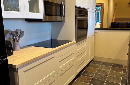 Northeast Bellevue Apartment | Wonderful 3-bd on lake. Perfect for business/couples/families + Peloton Bike