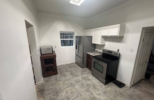 Near Eastside House | Wonderful 3-bedroom house with AC in Indianapolis