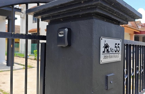 Bukit Bakri House | Wonderful 4-bedroom house with AC in Bukit Bakri